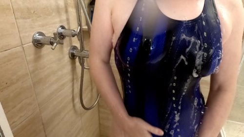 User **** in the shower with cla...