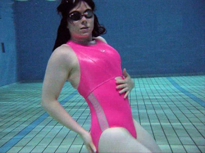 Changed Arena Hydrasuit to Escada Bikini with swimming vib