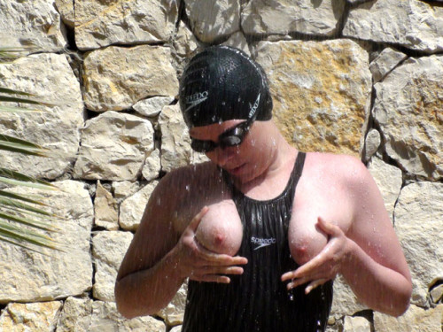 Black Aquablade gets wet and wild