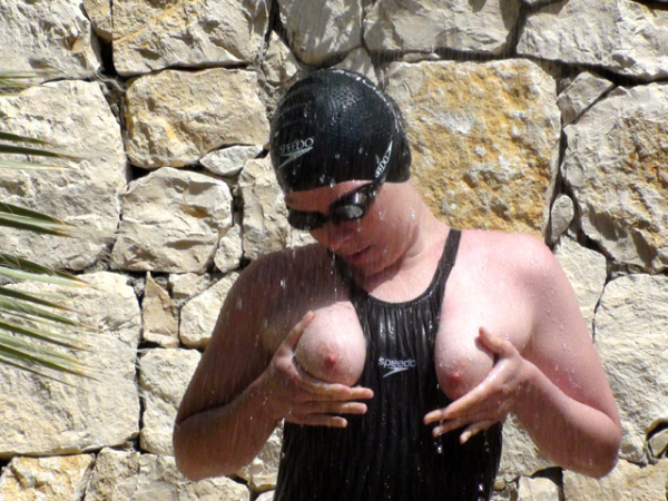 Black Aquablade gets wet and wild