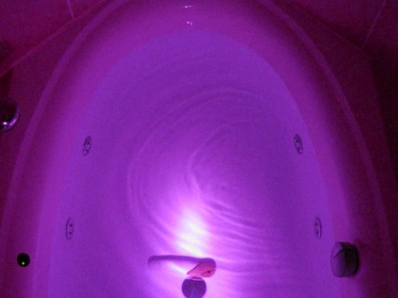Violet Bath Tube Sex